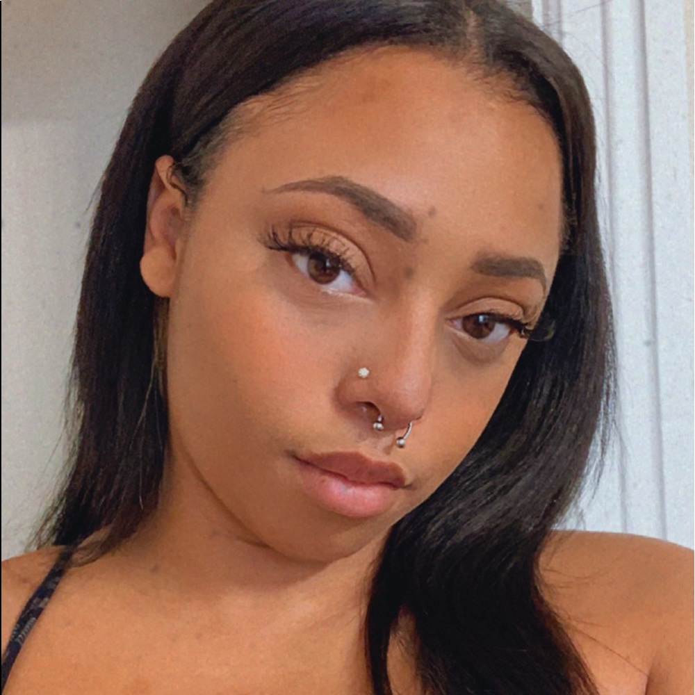 Meet your Posher, Alexia